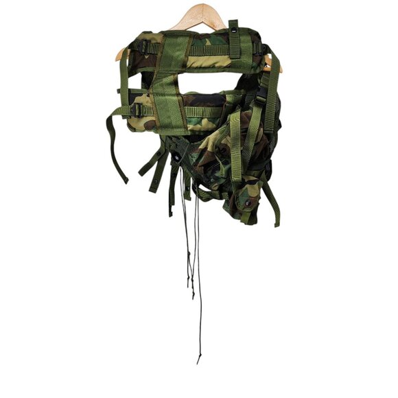 Tactical Camouflage Load‎ Bearing Vest Multiple Pockets & Adjustable Straps - Picture 4 of 6